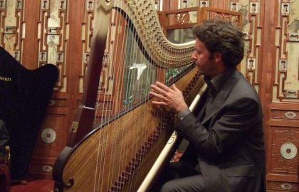 Jakez François plays the Konghou