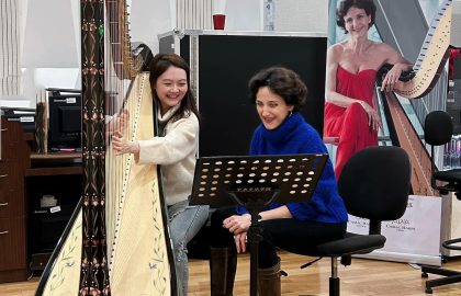 Isabelle Moretti works with a student of the Beijing Central Conservatory