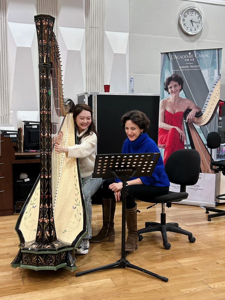 Isabelle Moretti works with a student of the Beijing Central Conservatory
