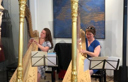 Anneleen and Petra trying out harps at the Camac Nederlands showroom.