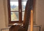 Une harpe Camac dans la lumière provençale