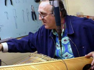 Joël Garnier dans son atelier